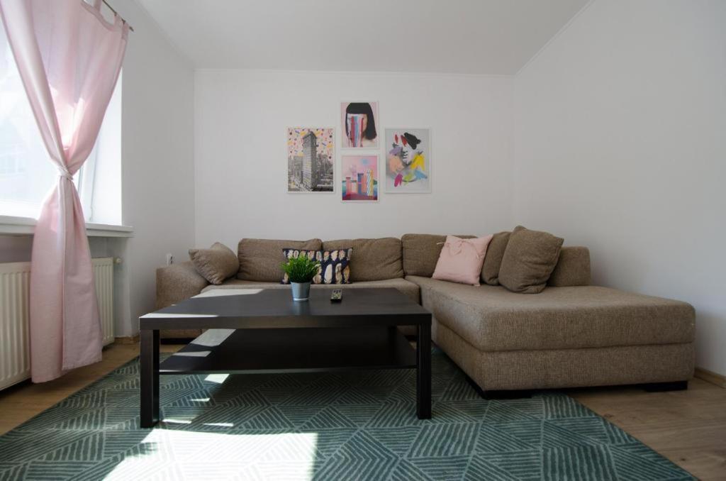 Apartment Bright Near Cismigiu And Old Town Bucharest