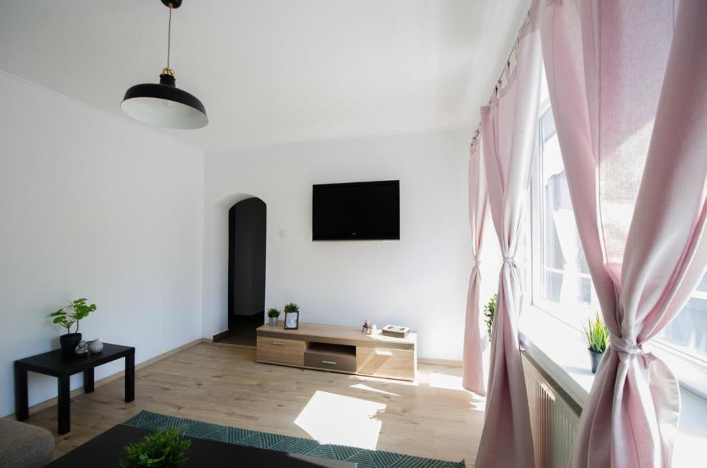 Bright Near Cismigiu And Old Town Apartment
